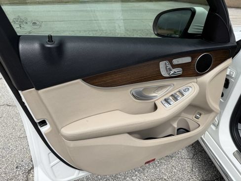 Used 2019 Mercedes-Benz C 300 Sedan w/ Premium Package image 18