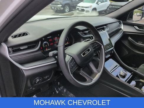 Used 2023 Jeep Grand Cherokee Altitude AWD/4WD image 10