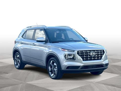 Used 2024 Hyundai Venue SEL FWD image 2