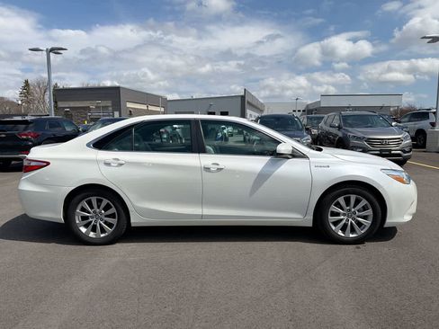 Used 2015 Toyota Camry XLE w/ Moonroof Package image 14