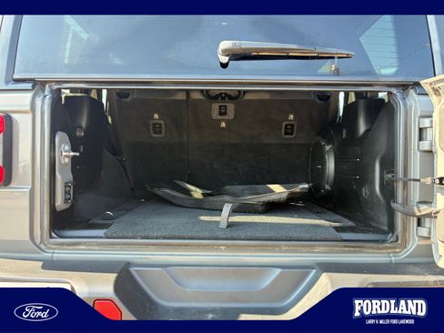 Used 2020 Jeep Wrangler Unlimited Sahara AWD/4WD image 32