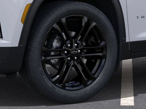 New 2026 Chevrolet Traverse LT w/ Driver Confidence Package AWD/4WD image 9