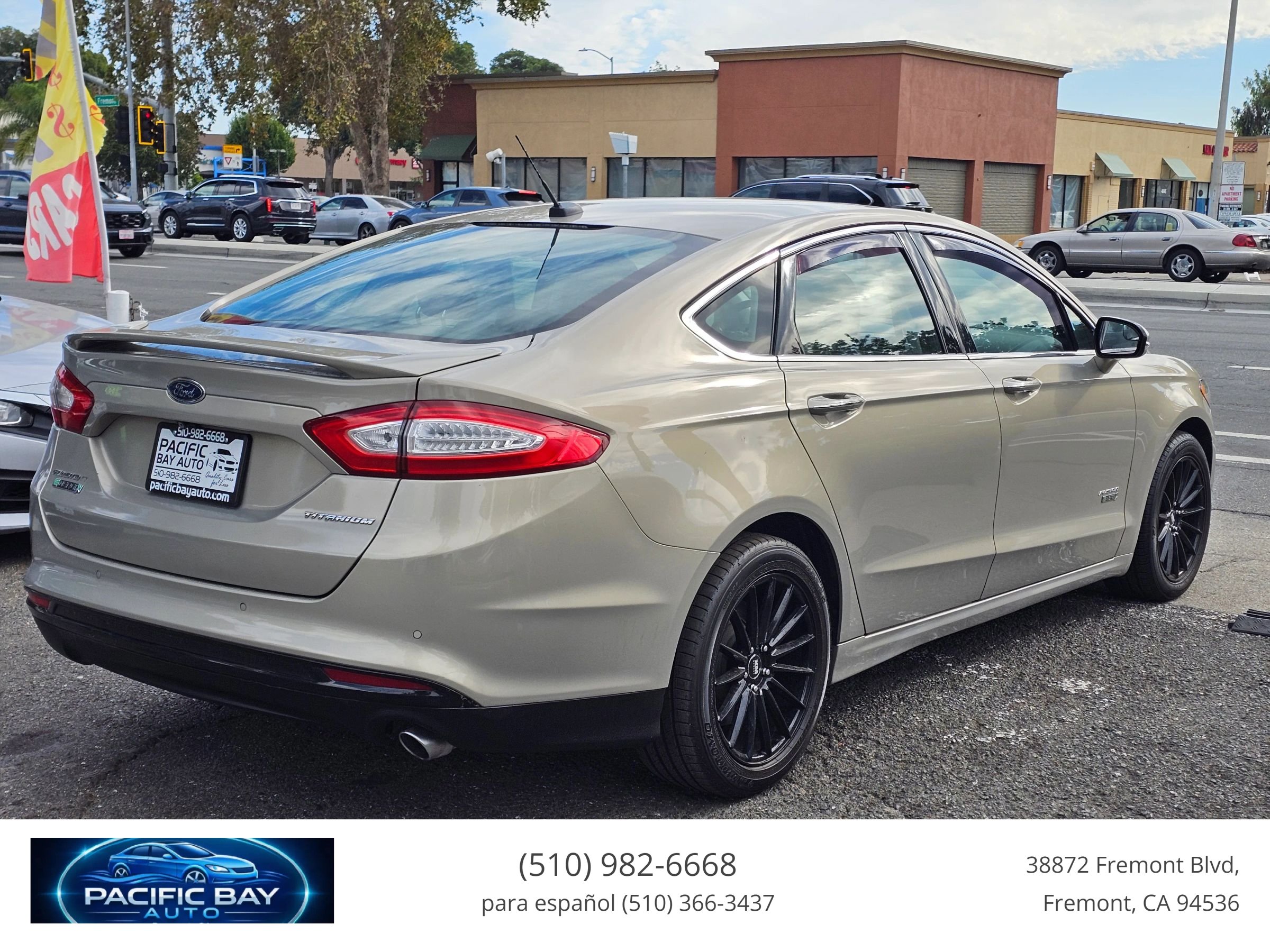 Used 2015 Ford Fusion Energi Titanium FWD image 7