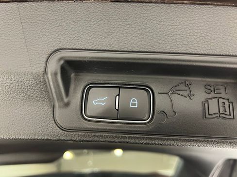 Used 2020 Ford Explorer XLT w/ Comfort Package image 32