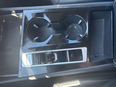 Used 2025 Volkswagen Atlas SE image 28