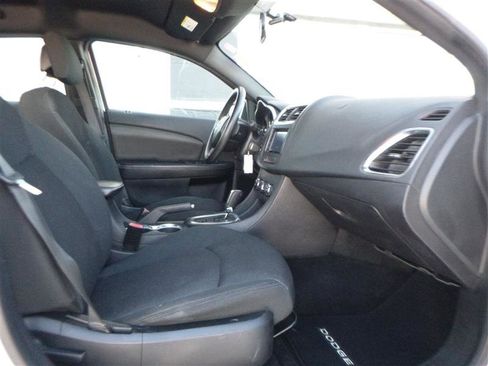 Used 2012 Dodge Avenger SE image 8