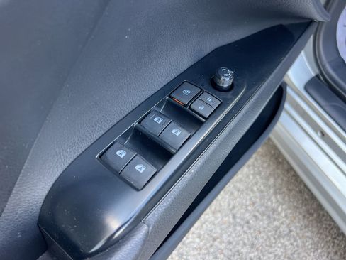 Used 2020 Toyota Camry SE FWD image 23
