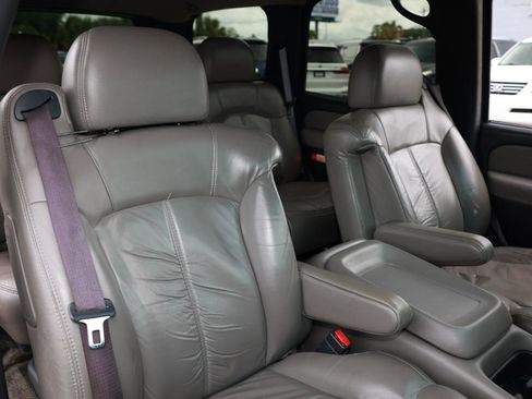 Used 2002 Chevrolet Tahoe LT RWD image 16