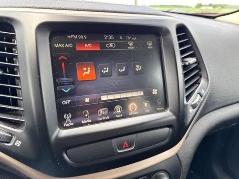 Used 2017 Jeep Cherokee Latitude FWD image 26