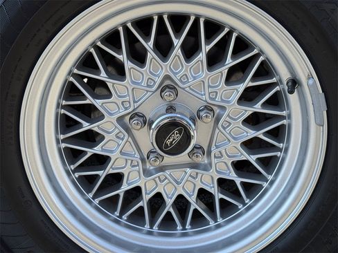 Used 2000 Ford Crown Victoria LX image 32