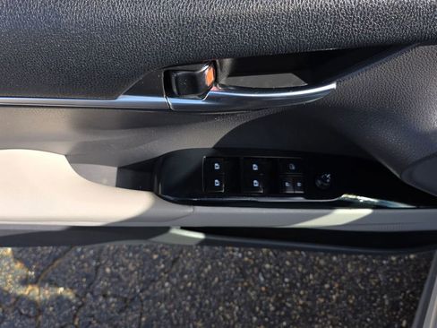 Used 2020 Toyota Camry SE w/ Carpet Mat Package image 20