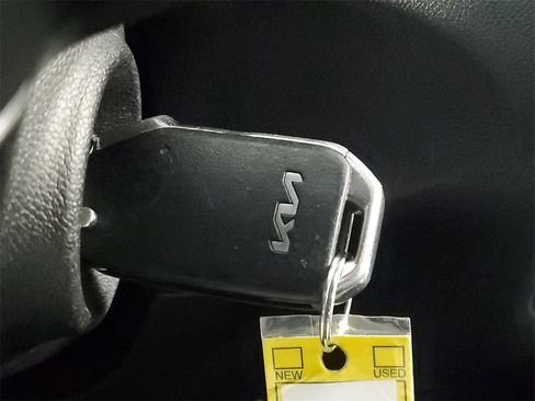 Used 2022 Kia Sorento LX image 24