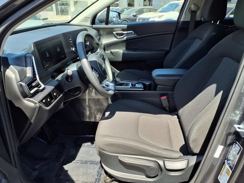 Used 2025 Kia Sportage LX FWD image 25