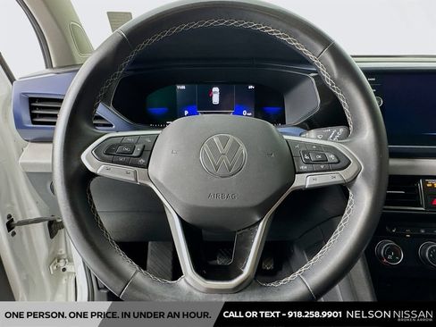 Used 2022 Volkswagen Taos SE FWD image 11