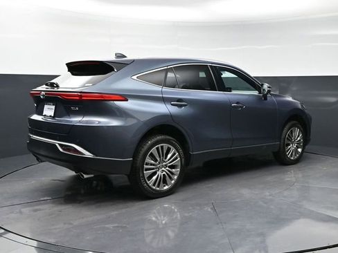 Used 2024 Toyota Venza XLE image 5