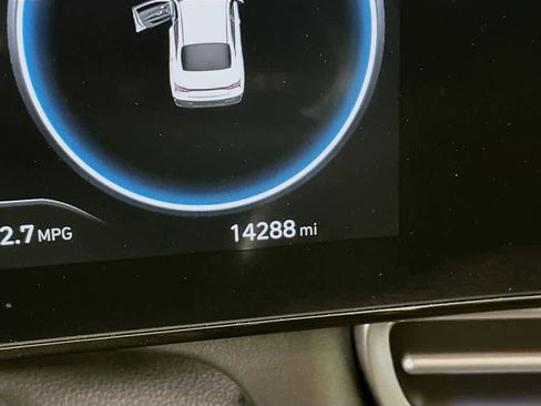 Used 2025 Hyundai Elantra SEL image 18