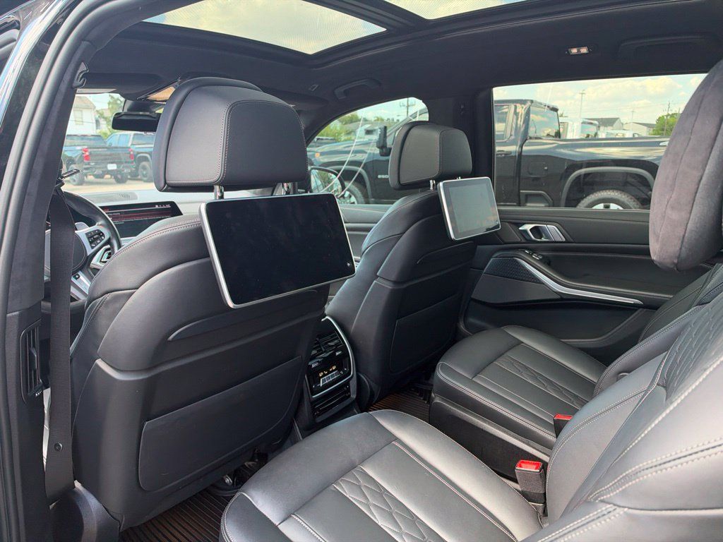 Used 2020 BMW X7 M50i w/ Dynamic Handling Package AWD/4WD image 8