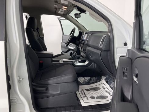 Used 2024 Nissan Frontier SV image 31