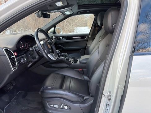 Certified 2020 Porsche Cayenne image 14