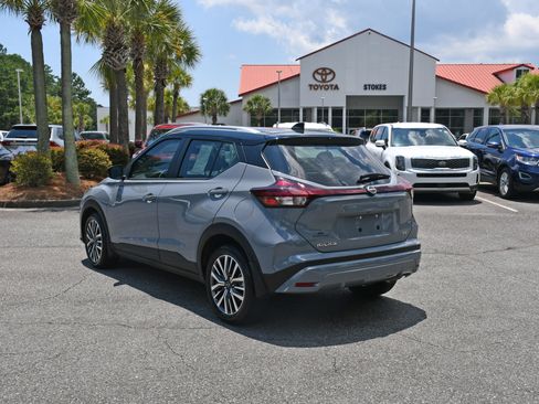 Used 2024 Nissan Kicks SV FWD image 3