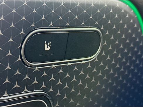 Used 2025 Mercedes-Benz GLB 250 4MATIC image 18