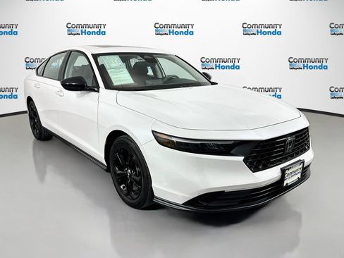 Certified 2025 Honda Accord SE image 3