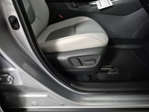 New 2025 Toyota RAV4 Limited image 33