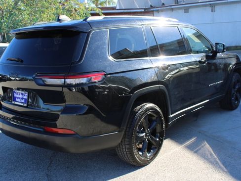 Used 2023 Jeep Grand Cherokee L Laredo image 4