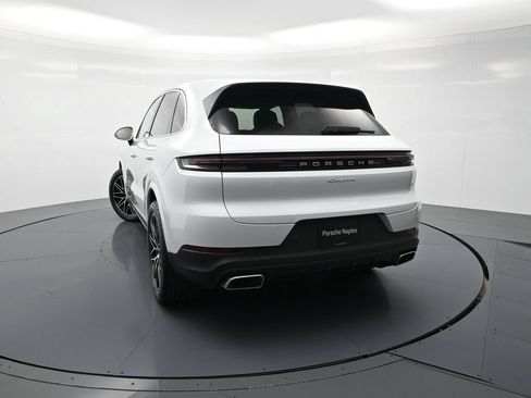 Certified 2026 Porsche Cayenne AWD/4WD image 27