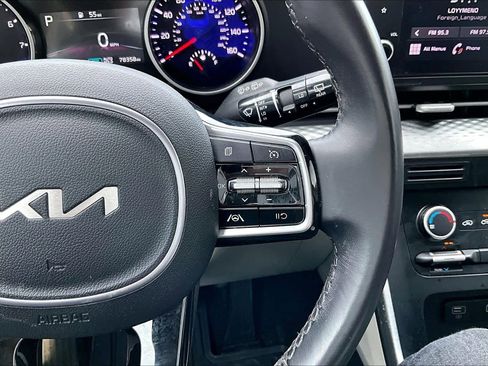 Used 2023 Kia Carnival LX image 23