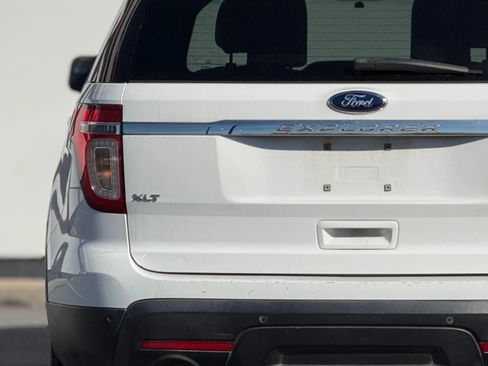 Used 2015 Ford Explorer XLT image 13
