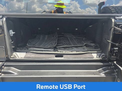 Used 2016 Jeep Wrangler Unlimited Sahara AWD/4WD image 14