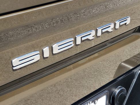 Used 2024 GMC Sierra 1500 AT4 w/ Technology Package AWD/4WD image 29