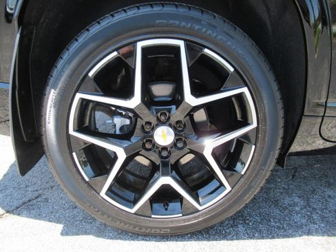 Used 2025 Chevrolet Traverse High Country FWD image 9