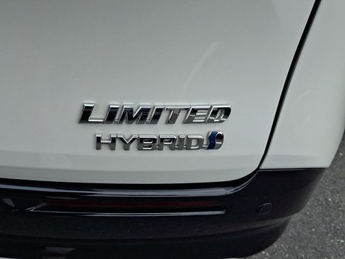 Used 2023 Toyota Sienna Limited AWD/4WD image 43