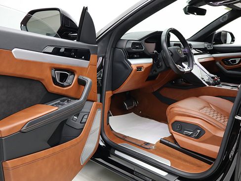 Used 2019 Lamborghini Urus AWD/4WD image 44