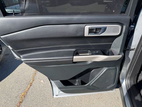Used 2024 Ford Explorer Limited image 19