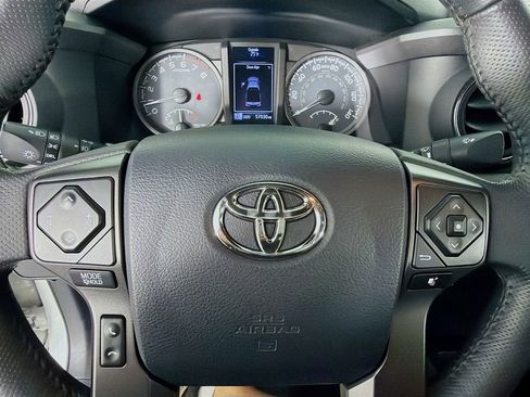 Used 2017 Toyota Tacoma TRD Sport w/ Tow Package RWD image 16