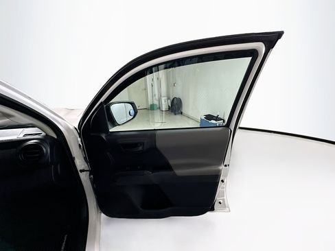 Used 2020 Toyota Tacoma SR image 28