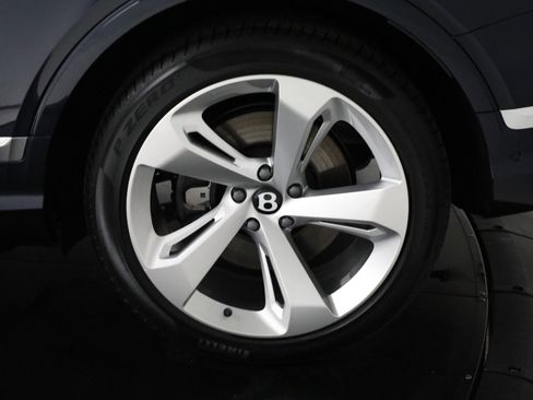Certified 2024 Bentley Bentayga Extended Wheelbase image 43