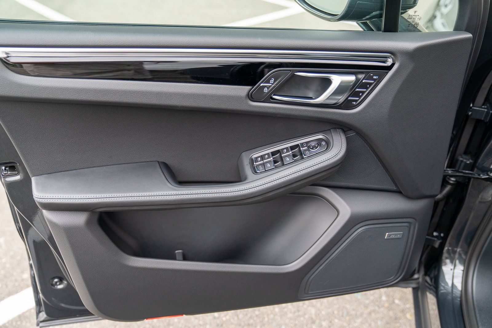 Certified 2026 Porsche Macan AWD/4WD image 10