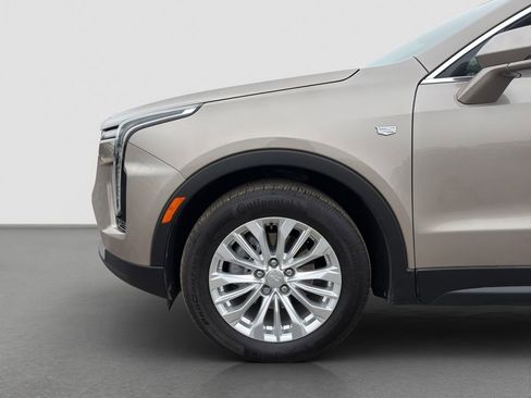 Used 2024 Cadillac XT4 Luxury w/ LPO, Floor Liner Package FWD image 22