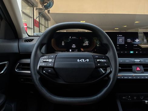 Used 2025 Kia K4 FWD image 33