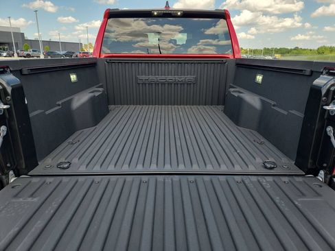 Used 2025 Toyota Tacoma SR AWD/4WD image 14