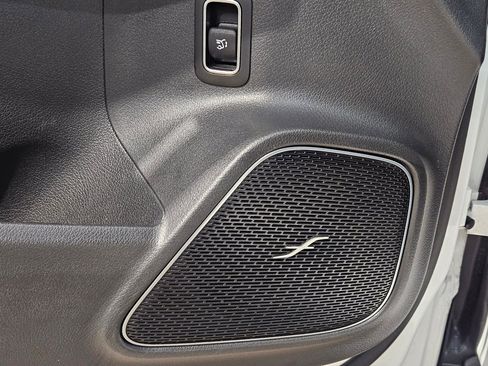 Used 2025 Mercedes-Benz GLB 35 AMG 4MATIC image 23