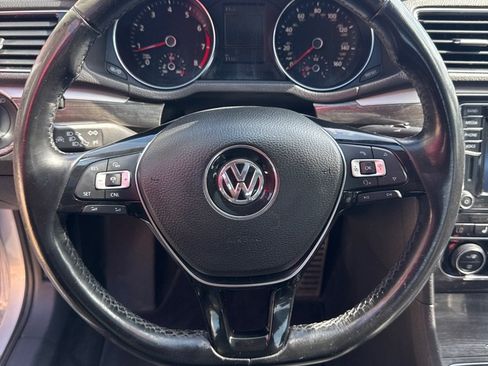 Used 2016 Volkswagen Passat 1.8T SEL Premium FWD image 10
