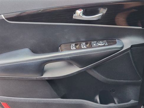 Used 2020 Kia Sorento S image 21