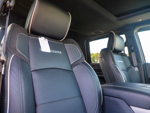 New 2026 RAM 2500 Laramie AWD/4WD image 13