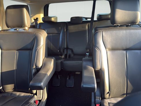 Used 2024 Ford Expedition XLT RWD image 21