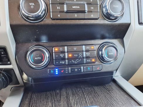 Used 2021 Ford F250 Lariat w/ Lariat Value Package AWD/4WD image 25